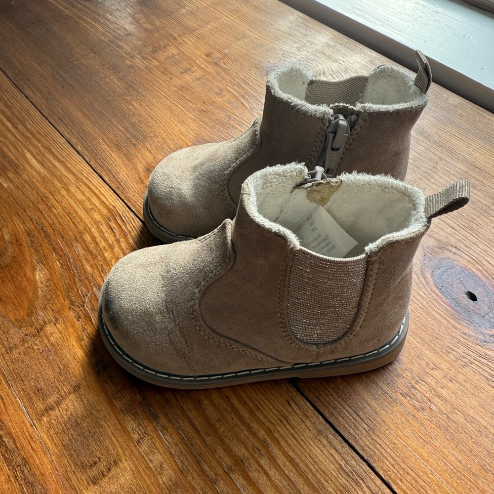 Toddler girls size 5 suede boots